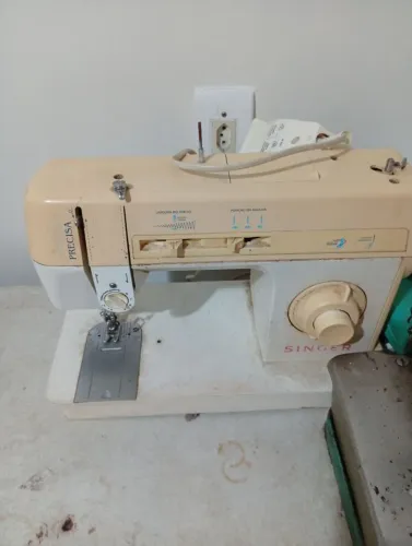 Vendo duas máquina de costura ?