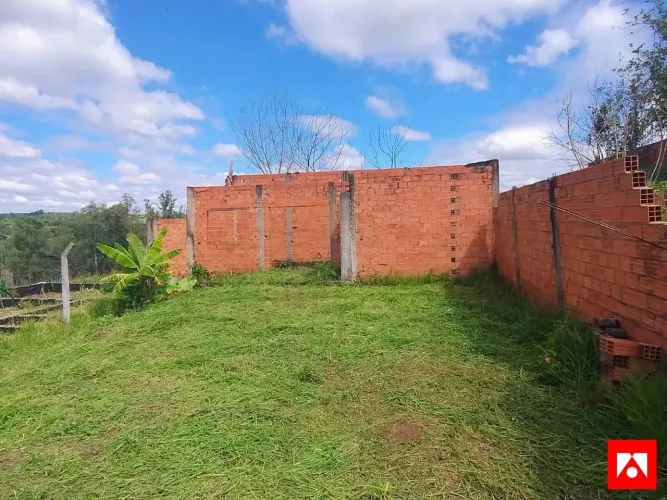 Chácara a venda com 500 m² com um galpão em construção na área rural de Nova Odessa