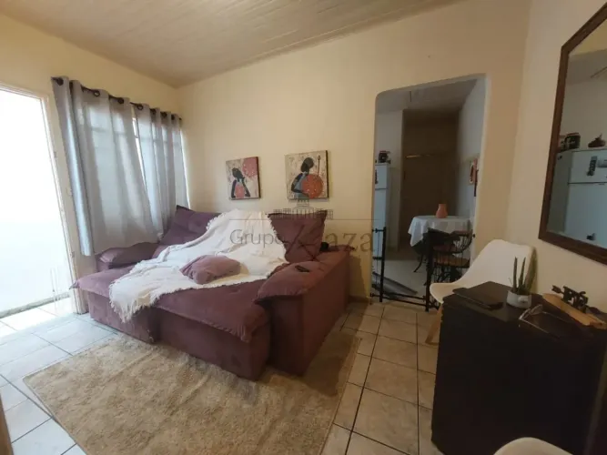 Casa - Vila Martinez - Jacareí - 2 Dormitórios - 104m² - Estuda Permuta.