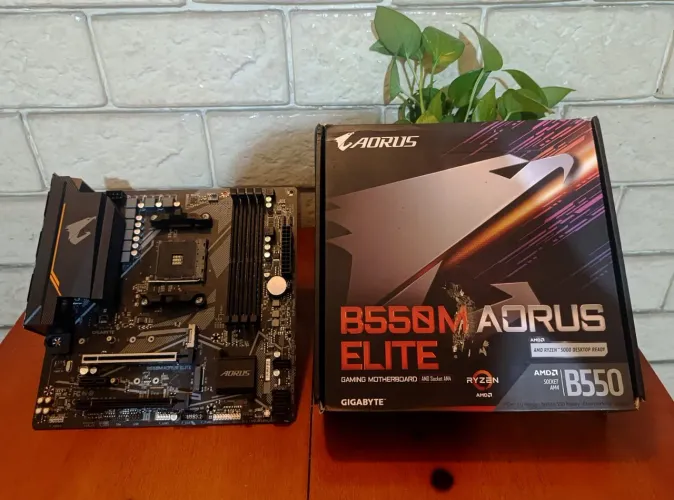 Placa mãe B550M AORUS ELITE Novinha