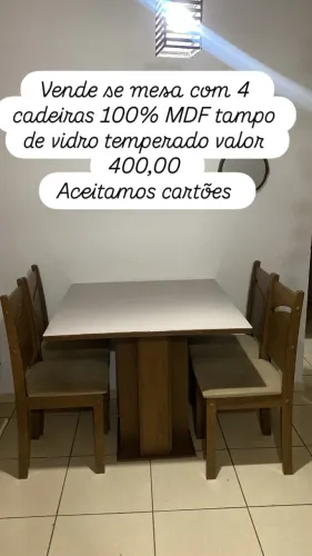 Vende se mesa com tampo de vidro Feijó e off witte com 4 cadeiras