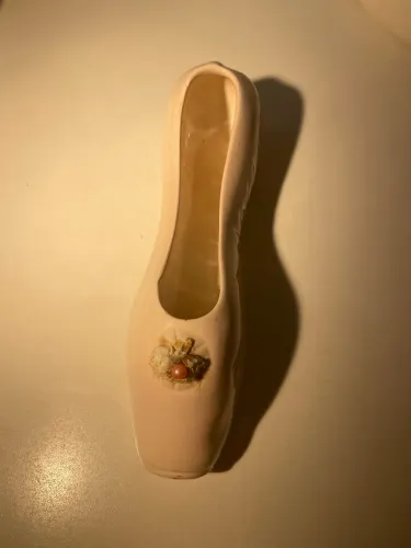 Sapatilha de balé decorativa em cerâmica esmaltada