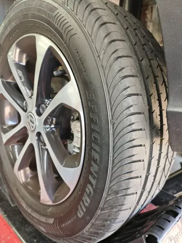 04 - Pneu 205 60 15 Goodyear efficient