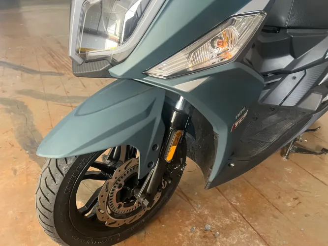 Cruisym 150cc verde petróleo