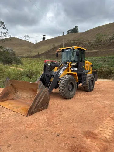 CARREGADEIRA ENGATE RÁPIDO COM CONCHA E GARFO