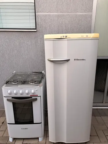 Geladeira Electrolux gelando perfeitamente ótimo estado 