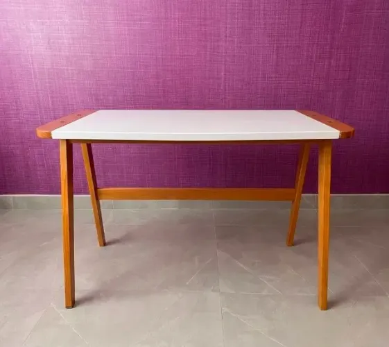 VENDO Escrivaninha Hoy Casa Huma (Madeira Maciça) - Estado de nova/1 mês de uso