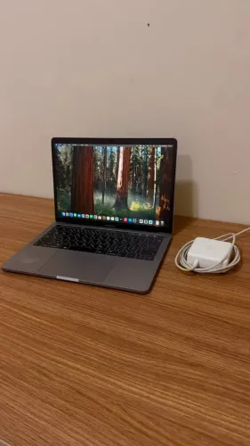 MacBook Pro 13" (2019) - Intel Core i5 / 8GB RAM / 256gb
