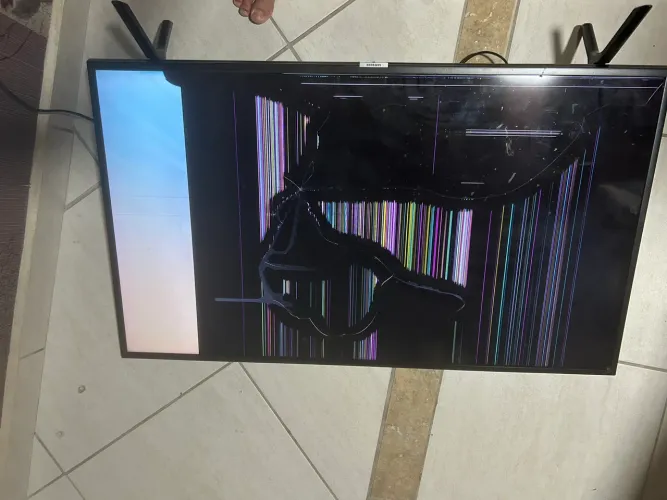 Tv Samsung 4k UN40NU7100G tela quebrada
