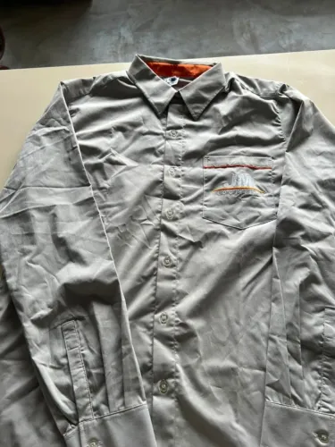 UNIFORMES NOVOS COM LOGO DA EMPRESA OPORTUNIDADE REAPROVEITAMENTO