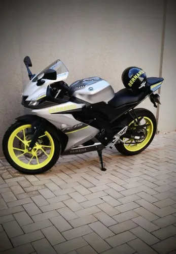 Yamaha R15 2024 - 3.200 km rodados