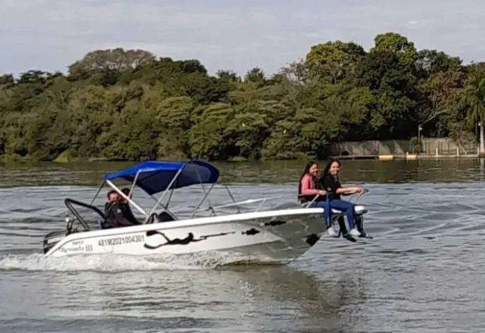 Lancha 40hp. 16 pés/ 5 pessoas .