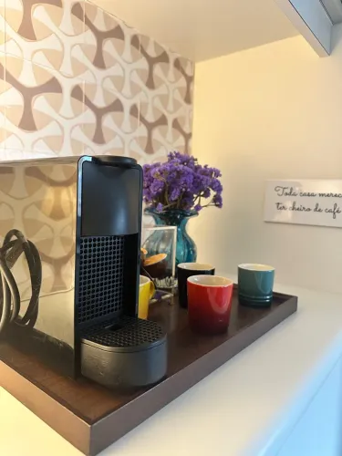 Cafeteira Nespresso Essenza Mini C30 - Compacta - Excelente Estado