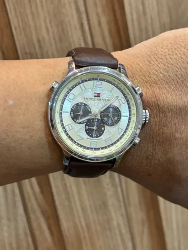 Relógio Tommy Hilfiger Fundo Claro 