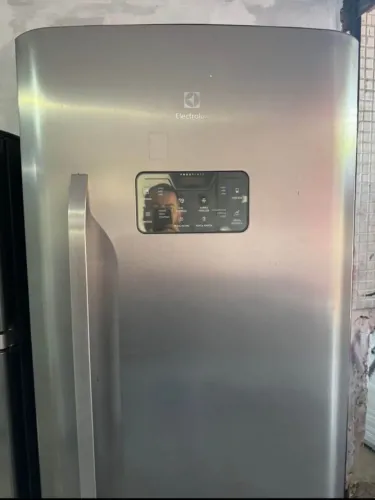 Geladeira inox Inverse frost free Electrolux 