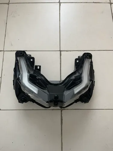 VENDO FAROL ADV 150 e 160 