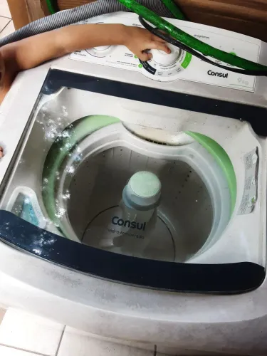 Máquina de Lavar Consul 9kg - Funcionando (Com vazamento / Para conserto ou peças)