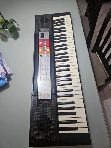 Teclado YAMAHA F50