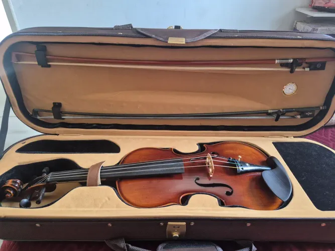 Violino oficina modelo Stradvarius reformado e ajustado por luthier 