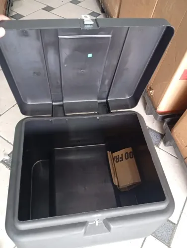 Baú 80 LT Novo nunca usado , sem suporte 