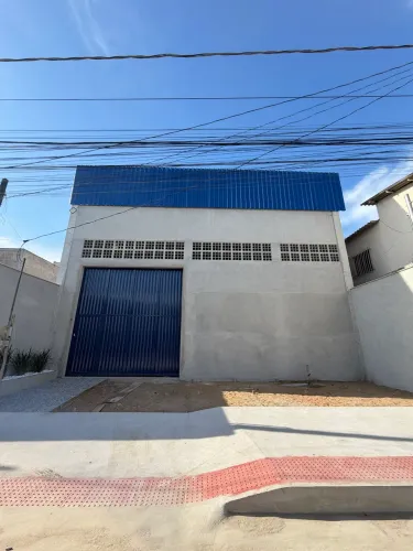 Galpão com 324m², piso preparado para grandes cargas, Interlagos, Linhares - ES