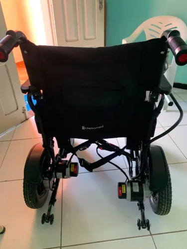 Cadeira de roda motorizada