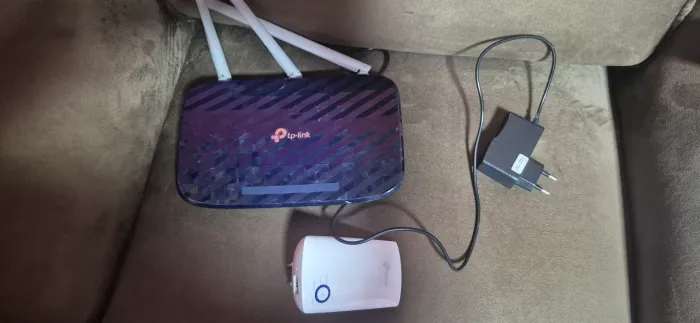 Roteador tp link AC750, 3 antenas, 4 portas + repetidor de sinal wifi RE 200+carregador