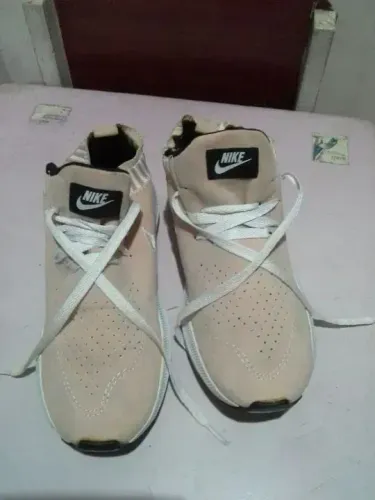 Tenis Nike Bege 1ª Linha usado uma vez