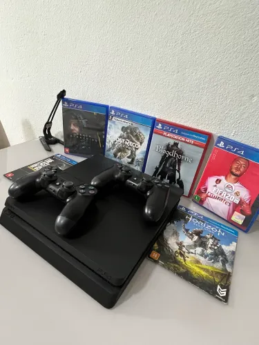 PS4 Slim 500GB + 2 Controles Originais + 6 Jogos | Completo