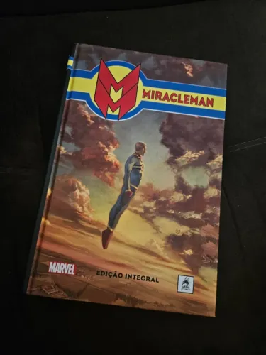 Miracleman por Alan Moore - Edição Integral Portuguesa