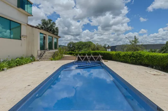 Casa à Venda no Condomínio Vila Castela com 10 Quartos  1.500m²