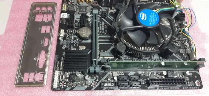 Placa Mãe; Processador e memoria intel 9° Geração 