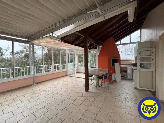 Casa com 02 dormitórios na Agronômica