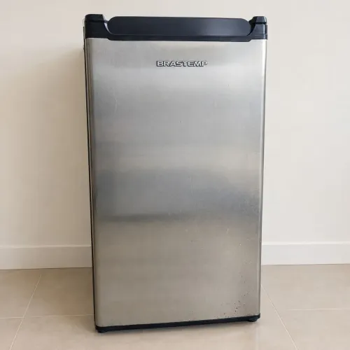 Frigobar Brastemp 117L usado/seminovo