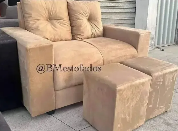 Sofá 2 lugares com 2 puffs 