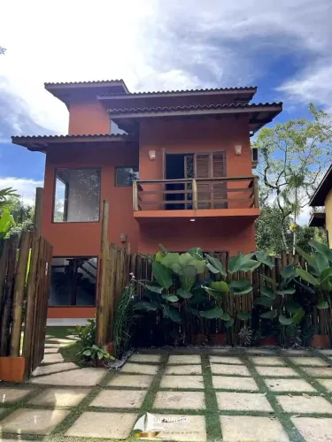 Casa de Condomínio com 4 suítes em Camburizinho
