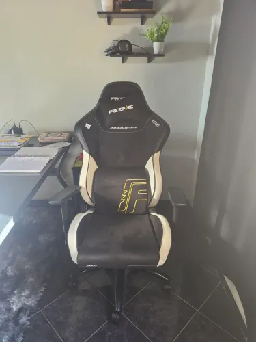 cadeira Gamer série limitada Pichau free Fire