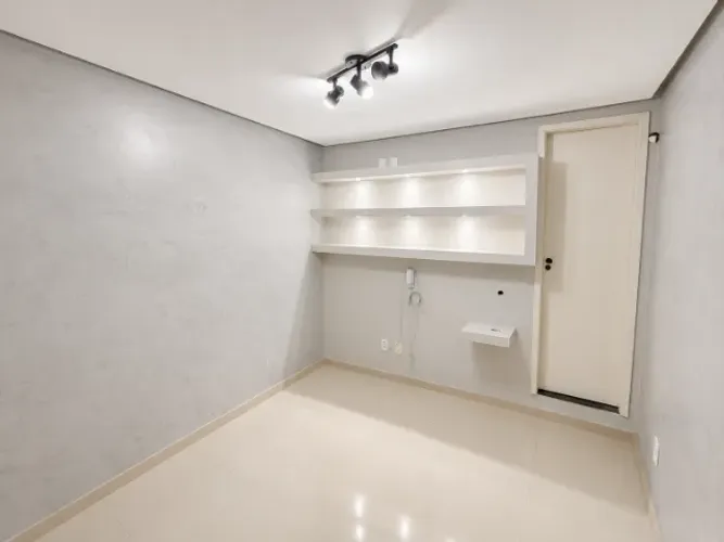 Sala comercial 14m² no Centro de São Pedro da Aldeia, em frente ao Santander