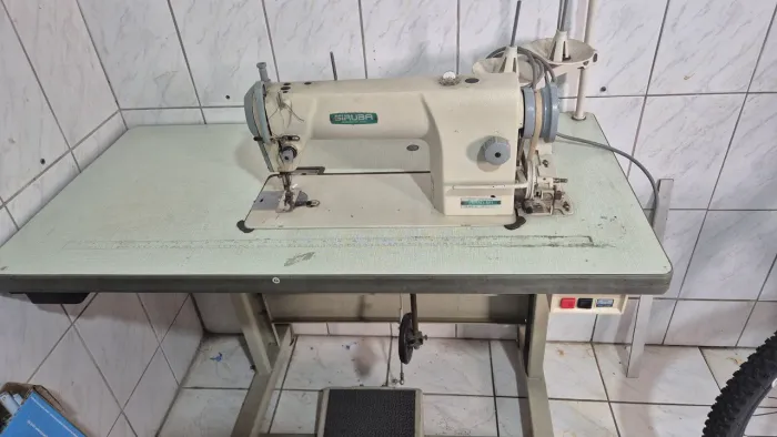 Maquina reta industrial usada marca Siruba