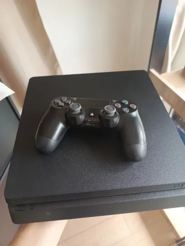 PS4 slim 1 TB impecável com garantia