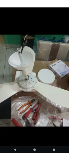 Eletricista disponível para instalações de serviço elétrico