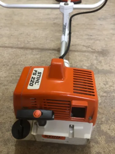 Vende-se Roçadeira Stihl FS 220