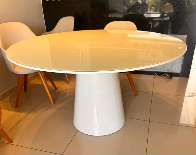 Mesa de Jantar redonda TokStok 1,35 diâmetro