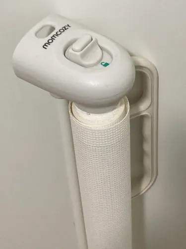 Portão de Segurança Retrátil marca Momcozy para Crianças e Pets - IMPORTADO, até 140cm