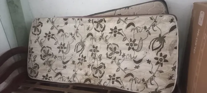Cama de solteiro rústica