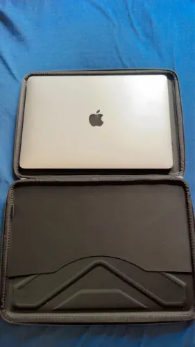 MacBook Pro M2 (2022) 13" | 8GB RAM | 256GB SSD | Estado de Zero, Bateria 100%