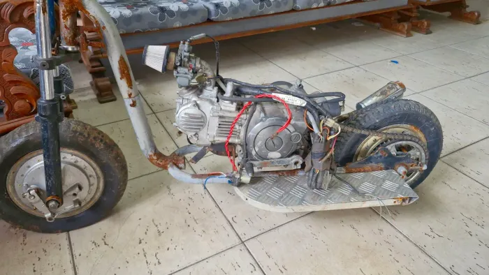 Vendo patinete artesanal com motor de Honda Biz necessita finalizar parte elétrica e