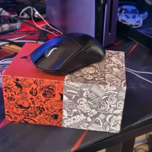 Mouse Darmoshark m3xs pro 8k paw3950 Preto