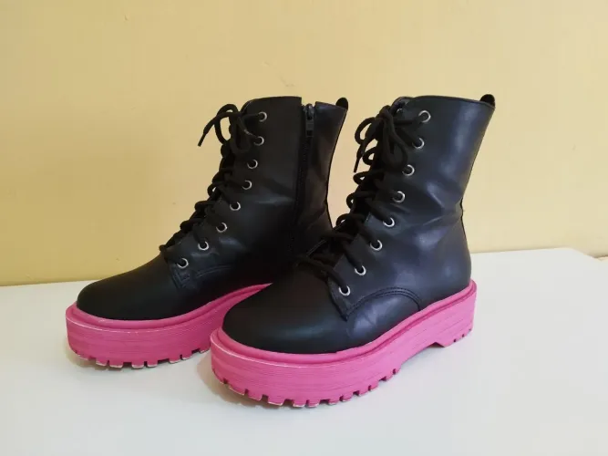 Bota coturno com solado tratorado Pink