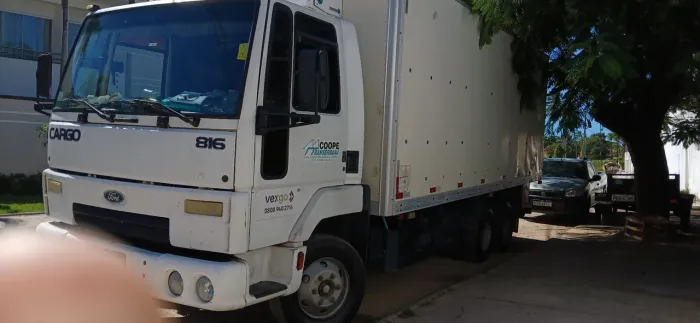 Caminhao bau refrigerado cargo 816 2013 3/4 trucadinho/Troco